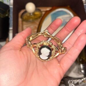 Elegant Gold Cameo Bracelet